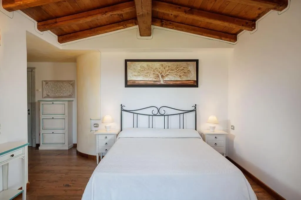 Karex Villa Capo Coda Cavallo